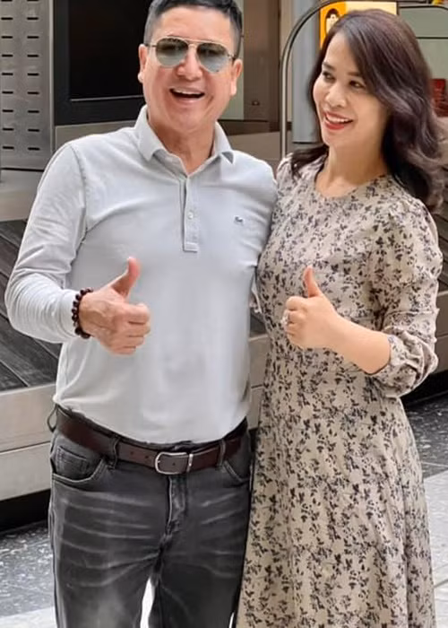 "Táo Giao thông" thường xuyên tự làm thơ hoặc sưu tầm thơ tình tặng bạn gái.