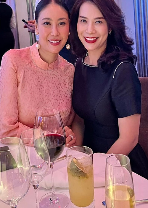 Bạn gái của Chí Trung khoe vẻ rạng rỡ bên Hoa hậu Hà Kiều Anh.