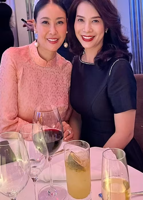 Bạn gái của Chí Trung khoe vẻ rạng rỡ bên Hoa hậu Hà Kiều Anh.