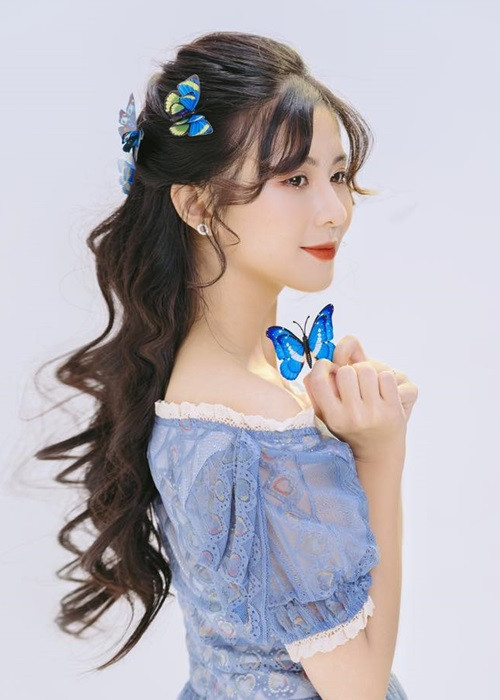 Cô từng gây bão mạng với biệt danh "hot girl mùa thi" trong kỳ thi THPT quốc gia 2019.