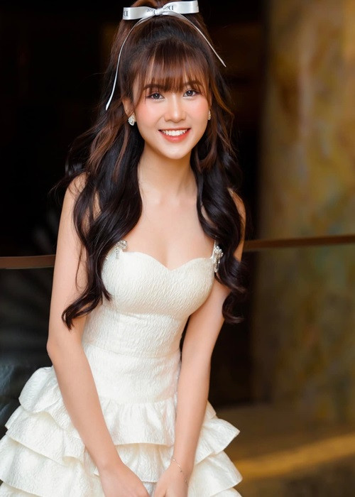 Biệt danh Mei có ý nghĩa như từ "mây", miêu tả Quỳnh Trang là một cô gái yêu sự nhẹ nhàng, bay bổng như mây trời.