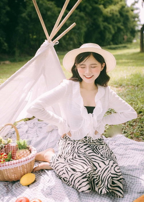 Quỳnh Trang hiện tại theo học tại trường Đại học Sân khấu Điện ảnh Hà Nội, chuyên ngành Diễn viên Kịch truyền hình.