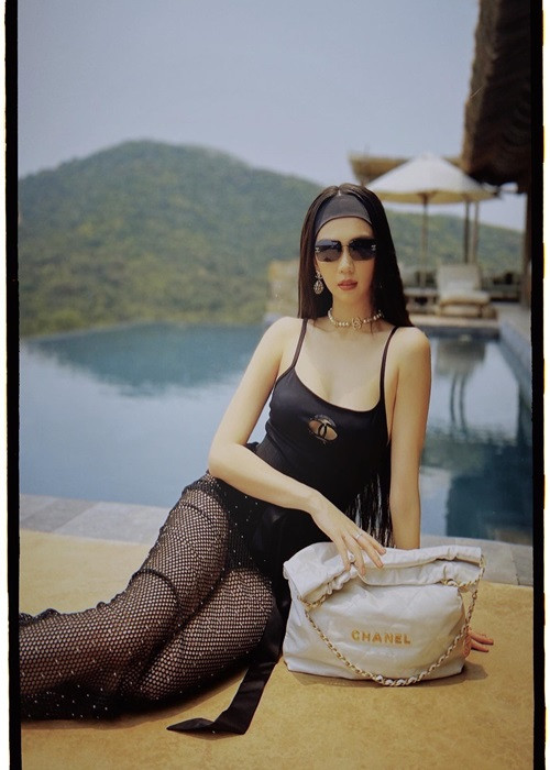 Cô luôn biết cách làm nóng tên tuổi của mình với những bộ ảnh quyến rũ.