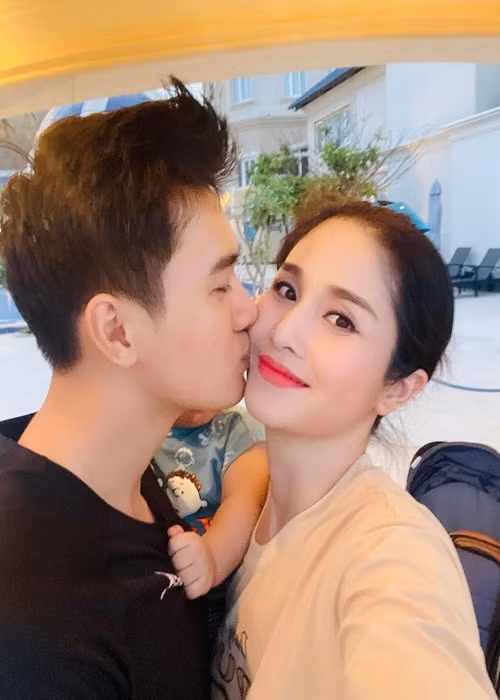 Vợ chồng Thảo Trang luôn đi ngủ cùng nhau, chứ không để ai ngủ trước hay ai ngủ sau.