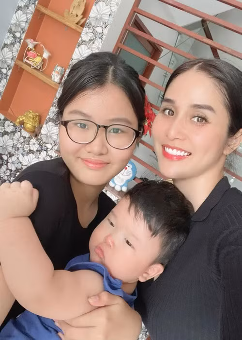 Thảo Trang từng chia sẻ con gái riêng của cô rất thương yêu bé Brian.