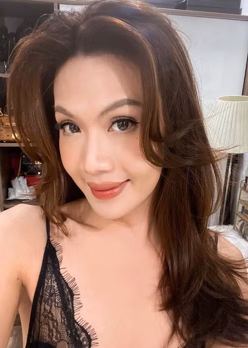 Đào Bá Lộc cuốn hút gây mê với mẫu váy ngủ chất liệu ren.