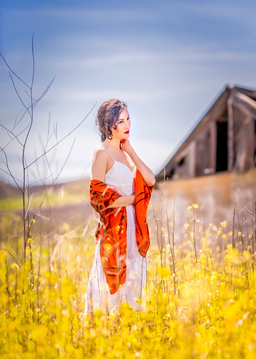 Ở tuổi 49, nữ diễn viên phim “Cô thủ môn tội nghiệp” vẫn giữ được hình thể săn chắc, đầy quyến rũ.