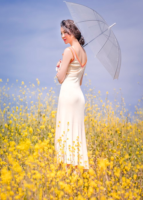 Nữ MC cảm thấy may mắn vì có dịp đến công viên Chino Hills nằm trên ngọn đồi Chino (thành phố Los Angeles) đúng độ hoa cải nở rộ.