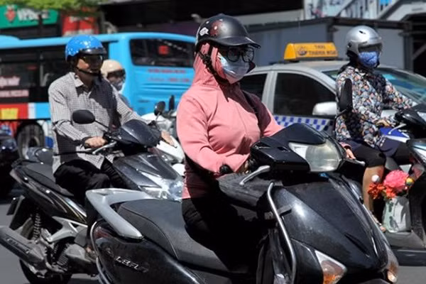 Du bao thoi tiet 8/4: Ha Noi tiep tuc tang nhiet, co luc oi buc nhu mua he