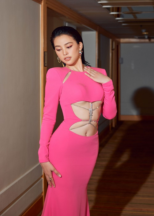 Hình thể quyến rũ của Hoa hậu Việt Nam 2018 gây mê người đối diện.