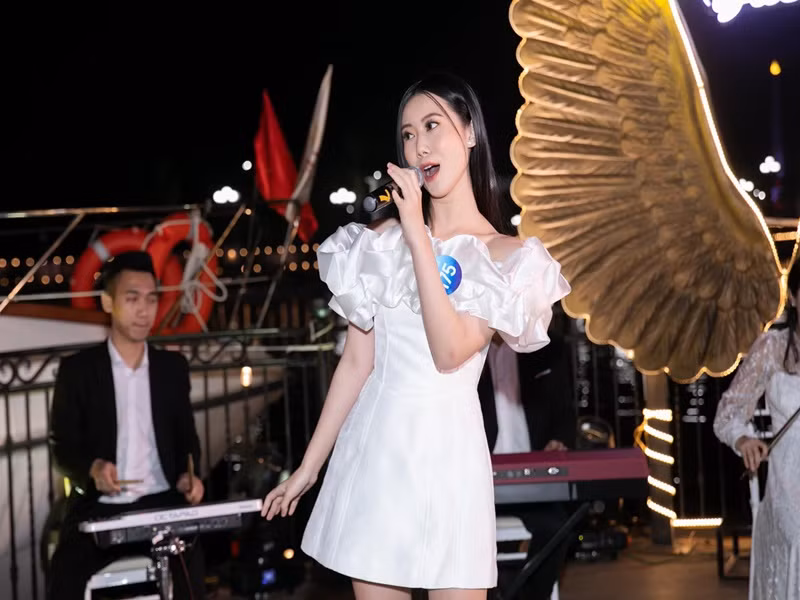 Theo Vietnamnet, Hà Phương là sinh viên Nhạc viện TP.HCM, khoa Thanh nhạc và là sinh viên Đại học Hoa Sen, chuyên ngành Luật quốc tế. Ảnh: FBNV