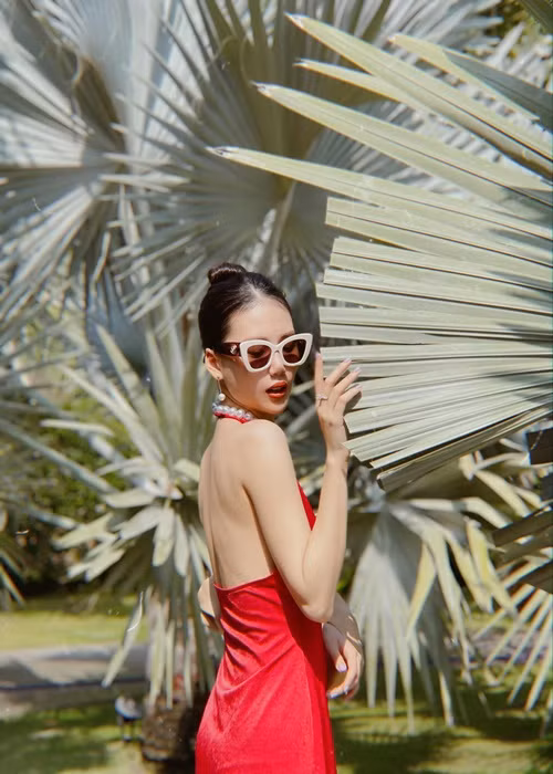 Chân dài chia sẻ: “Họ nói chuyện thông qua một người chị của tôi, nhưng chị ấy biết tính tôi như thế nào nên từ chối thẳng”.