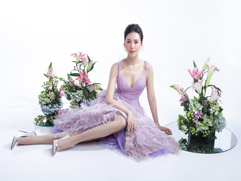 Quỳnh Hoa còn cho rằng, khuôn mặt của cô phù hợp với cuộc thi Hoa hậu Hoàn vũ Việt Nam.