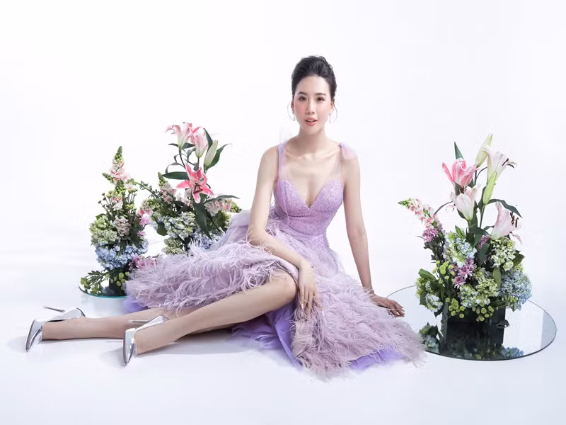 Quỳnh Hoa còn cho rằng, khuôn mặt của cô phù hợp với cuộc thi Hoa hậu Hoàn vũ Việt Nam.