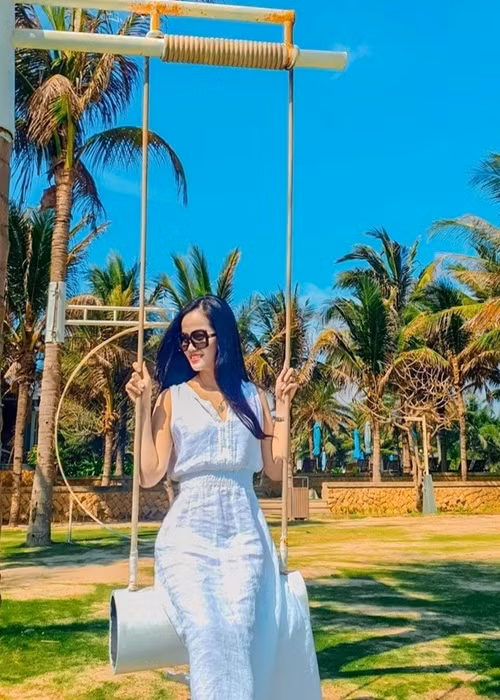 Có hai con, bước sang tuổi 42, Thu Hà vẫn trẻ trung. Ảnh: FBNV