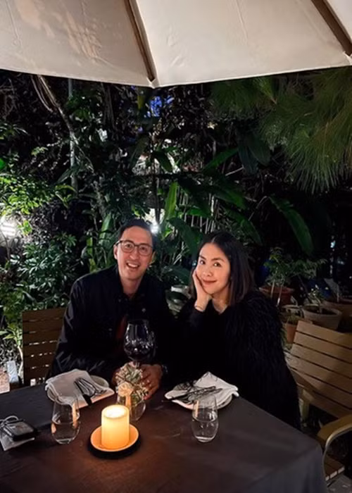 Hà Tăng cùng chồng ăn tối dưới ánh nến trong chuyến nghỉ dưỡng ở Đà Lạt cách đây không lâu.