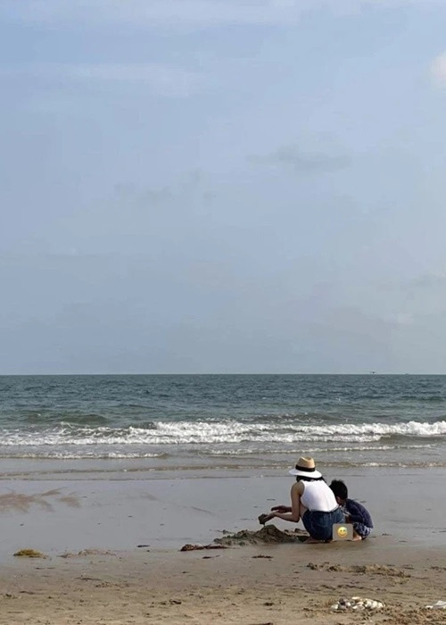 Nữ diễn viên thi thoảng đăng tải hình ảnh các con nhưng không để lộ hoàn toàn gương mặt các thiên thần nhỏ của mình.