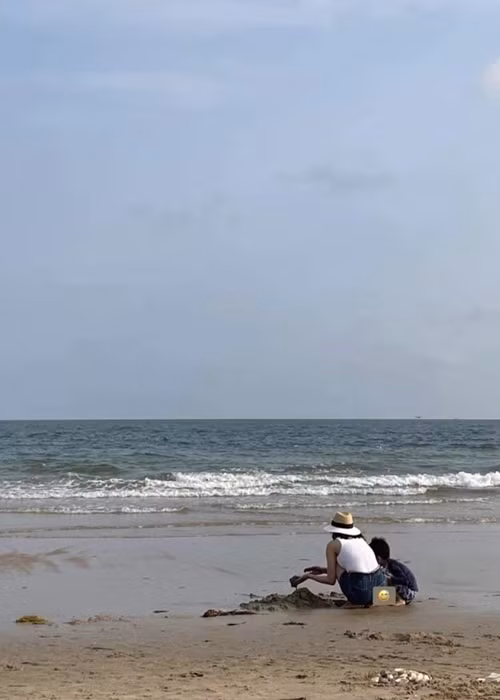 Nữ diễn viên thi thoảng đăng tải hình ảnh các con nhưng không để lộ hoàn toàn gương mặt các thiên thần nhỏ của mình.