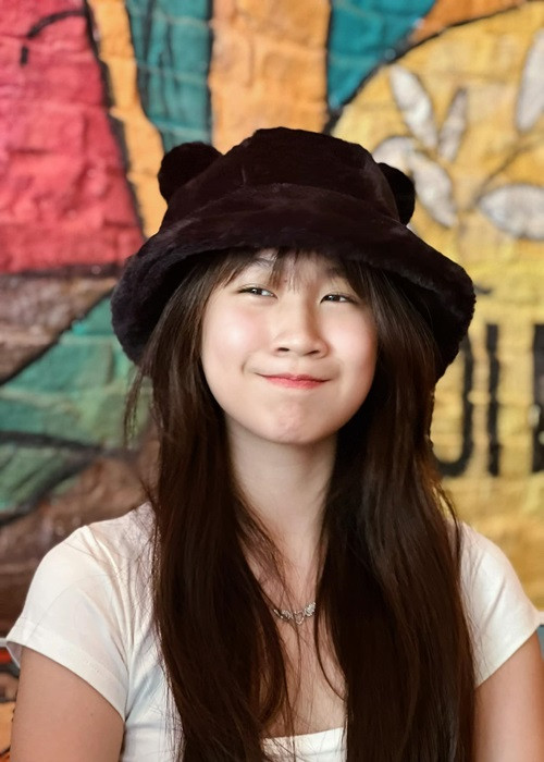 Không chỉ xinh xắn, Vy Uyên còn tài năng.