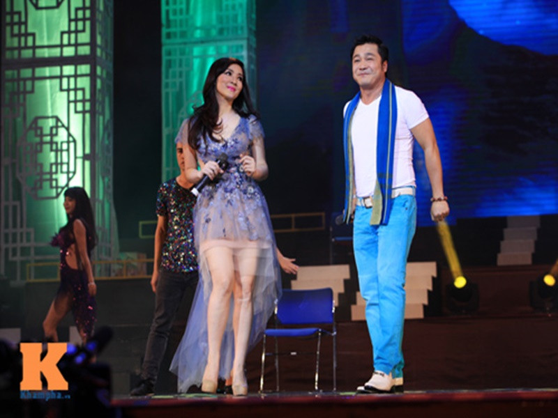 Cũng trong chương trình, cả hai song ca bài "Về đây nghe em". Ảnh: Khám phá