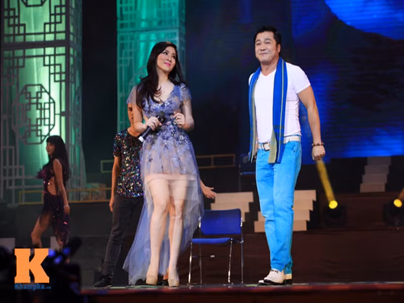 Cũng trong chương trình, cả hai song ca bài "Về đây nghe em". Ảnh: Khám phá