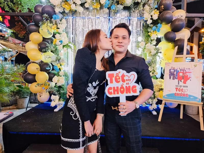 Hồ Bích Trâm được chồng chiều chuộng. Nữ diễn viên từng khoe nhắn tin được ông xã gửi thức ăn suốt ngày. Ảnh: FBNV