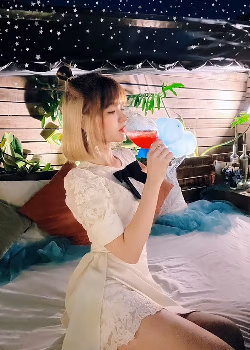 Khâu ý tưởng cho ngày vui sẽ do Mạc Văn Khoa đảm nhiệm, nhưng trên tinh thần tôn trọng và chiều theo ý Thảo Vy.