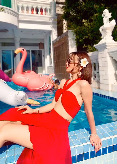 Vóc dáng gợi cảm của Thảo Vy trước khi mang bầu, sinh con.