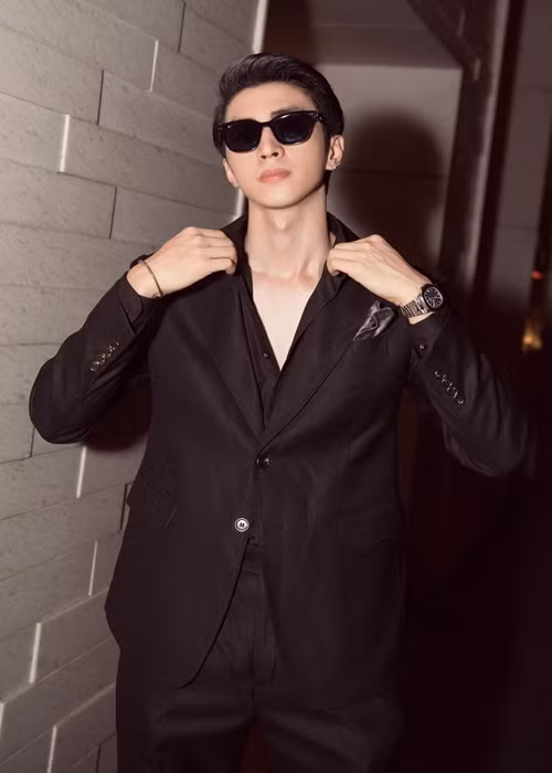 Bình An hiện tại điển trai như soái ca.