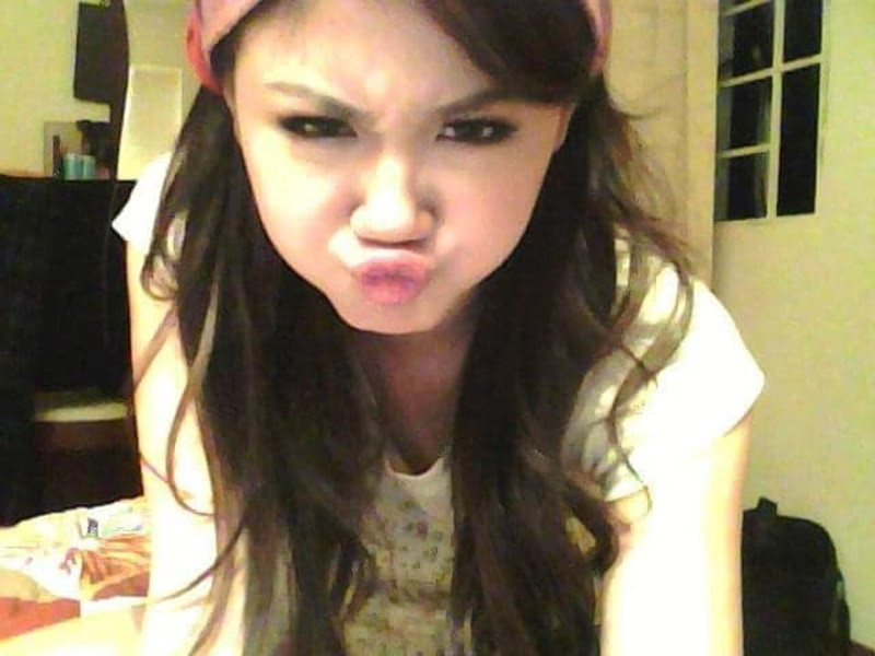 Văn Mai Hương đăng ảnh chu môi tạo dáng ngày teen.