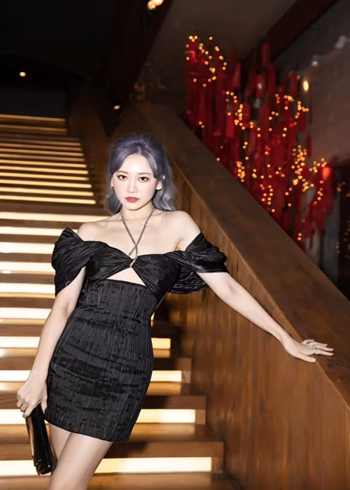 Hari Won hiện tại trẻ trung, sành điệu, giàu có.