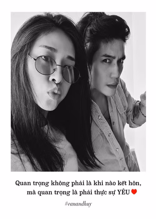Sau tuyên bố đính hôn, Ngô Thanh Vân - Huy Trần chia sẻ loạt khoảnh khắc bên nhau kèm những câu nói về tình yêu.