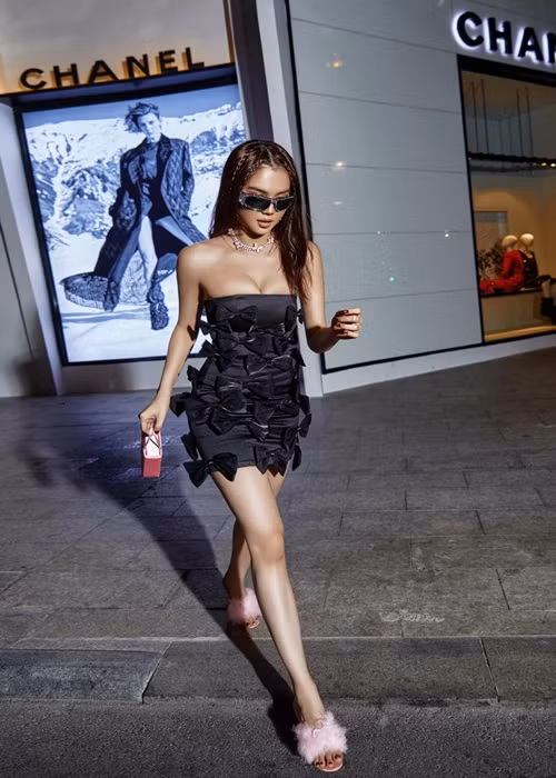 Nữ người mẫu gốc Trà Vinh rất chăm đăng ảnh gợi cảm hâm nóng tên tuổi. Ảnh: FBNV