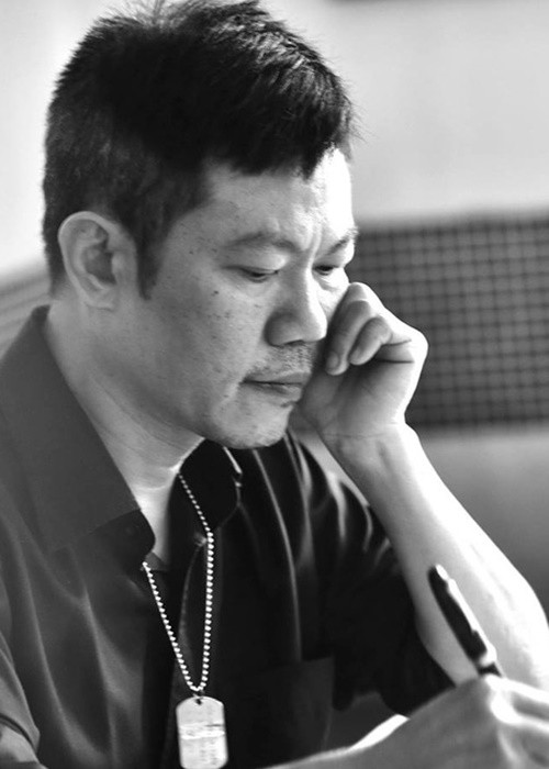 Năm 2019, nhạc sĩ Quốc Bảo chia sẻ thông tin có một khối u nhỏ ở tuyến yên chèn vào dây thần kinh. Trong cuộc phỏng vấn với Vnexpress năm 2020, anh cho biết, sau khi nhập viện, anh được điều trị bằng thuốc một thời gian, may mắn không phải phẫu thuật. Sau đó, thị lực của nhạc sĩ Quốc Bảo trở lại, chứng đau đầu cũng giảm dần. Ảnh: Người lao động