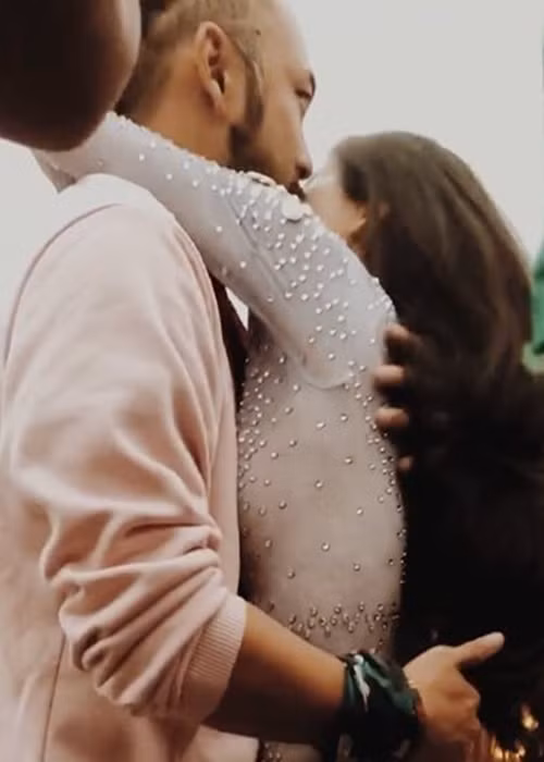 Năm 2019, Petey Majik gây chú ý khi cầu hôn bạn gái nơi công cộng. Đến nay, anh vẫn thường xuyên chia sẻ hình ảnh mặn nồng bên nửa kia. Ảnh: Tri thức xanh