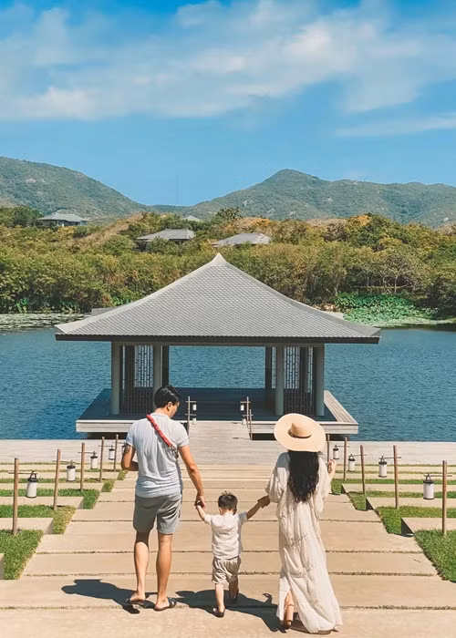 Gia đình nữ ca sĩ thường xuyên có những chuyến nghỉ dưỡng tại resort xa xỉ. Ảnh: Instagram