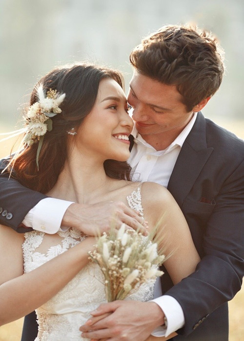 Năm 2019, MC Hoàng Oanh lên xe hoa. Ông xã của cô là doanh nhân người Mỹ Jack Cole. Cuộc hôn nhân của Hoàng Oanh ngắn chẳng tày gang khi mới đây Jack Cole xác nhận chuyện chia tay. Ảnh: Người lao động