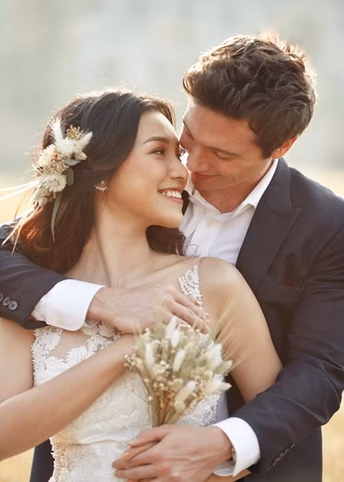 Năm 2019, MC Hoàng Oanh lên xe hoa. Ông xã của cô là doanh nhân người Mỹ Jack Cole. Cuộc hôn nhân của Hoàng Oanh ngắn chẳng tày gang khi mới đây Jack Cole xác nhận chuyện chia tay. Ảnh: Người lao động