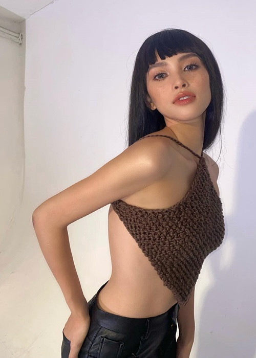 Tiểu Vy không ngần ngại mặc táo bạo sau khi hết nhiệm kỳ.