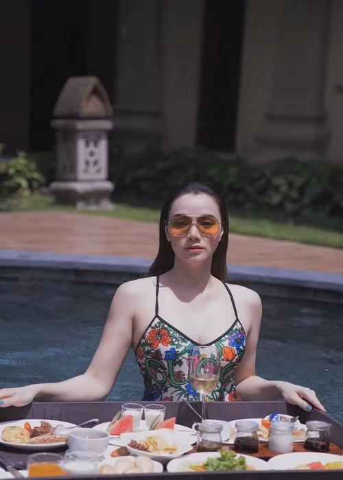 Trang Nhung cho hay, cô có sự tiết chế về thời trang và đầu tư về kỹ năng cuộc sống, tâm hồn và cả những trải nghiệm.