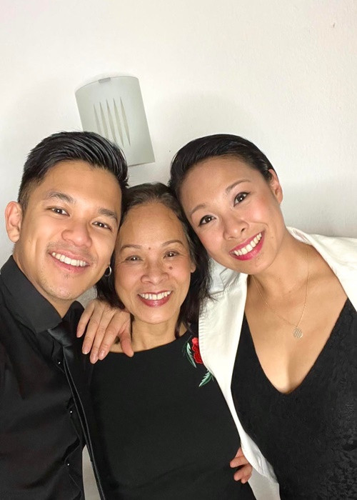 Sau khi bố ruột ra đi mãi mãi, Trọng Hiếu dành nhiều thời gian hơn cho mẹ và chị. Vào những ngày lễ, dịp đặc biệt anh không quên dành những lời chúc đến người thân. Ảnh: FBNV