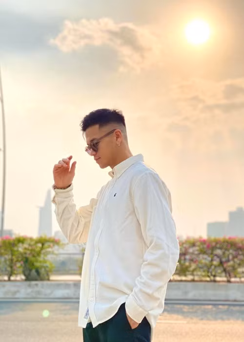 Trong cuộc phỏng vấn với Yeah1 hồi tháng 6/2021, Trọng Hiếu cho biết, anh sẽ không công bố khi có bạn gái. “Hiếu không thích bạn gái là “đích ngắm” của số đông. Có những điều mình chỉ giữ cho riêng mình biết và bạn gái của Hiếu nằm trong số đó”, anh nói. Ảnh: FBNV