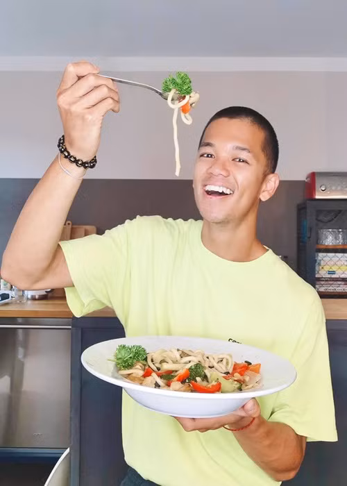 Từ tháng 9/2020, Trọng Hiếu ăn chay. Đến nay, anh đã quen với chế độ ăn này. Ảnh: FBNV