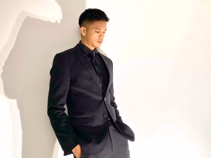 Nhưng rồi Trọng Hiếu nhận ra bố chính là người đầu tiên dẫn dắt Hiếu đến với âm nhạc, nghệ thuật, là người luôn bên cạnh động viên, ủng hộ Hiếu. Vì vậy, anh quyết tâm sẽ đi tiếp con đường của mình. Ảnh: FBNV