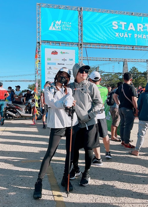 Nhã Phương mê chạy bộ. Cách đây không lâu, cô tham gia một giải chạy cùng ông xã. Ảnh: FBNV