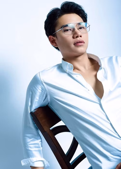 Minh Hoàng sở hữu vẻ ngoài khá điển trai.