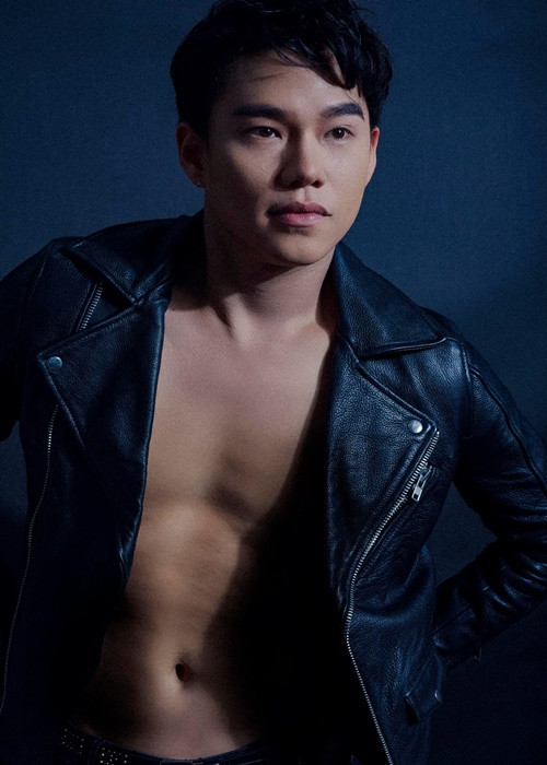 Anh từng đoạt huy chương Vàng cuộc thi Tài năng trẻ diễn viên kịch nói toàn quốc 2020.