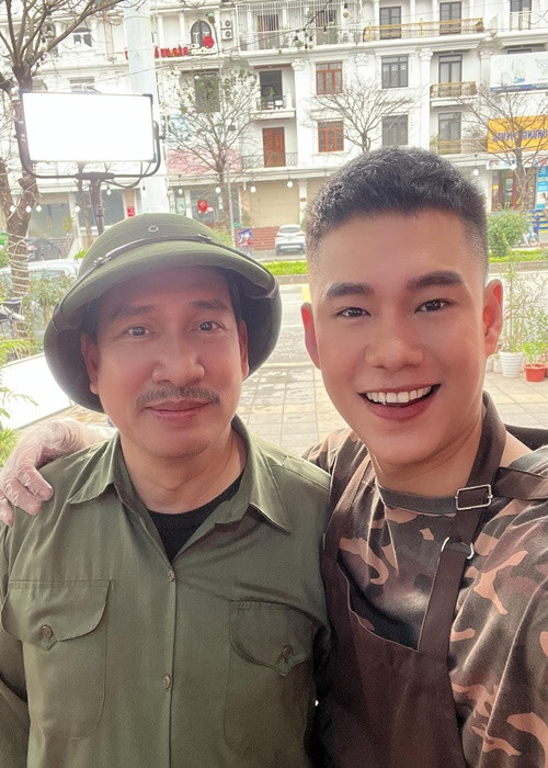 Thời gian qua, Minh Hoàng khoe một số bức ảnh hậu trường đóng phim.