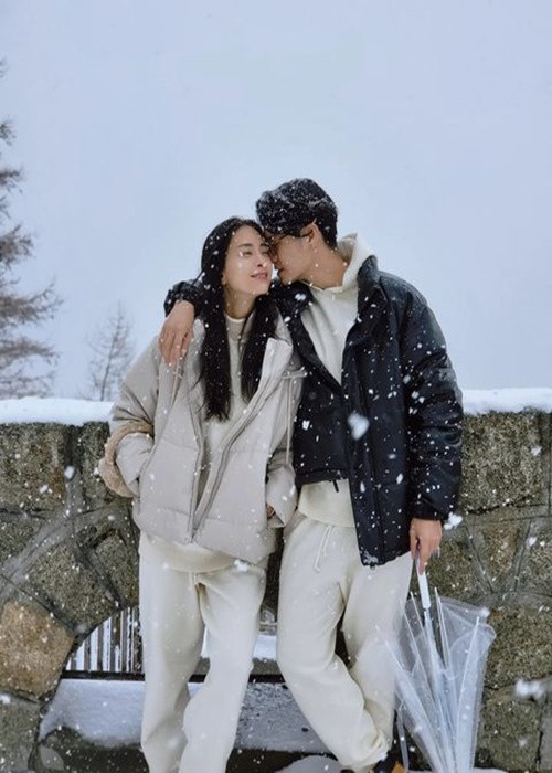 Ngô Thanh Vân và Huy Trần hẹn hò trong 2 năm qua. Từ úp mở, cặp đôi "chị em" ngày càng cởi mở chia sẻ chuyện tình cảm. Ảnh: FBNV