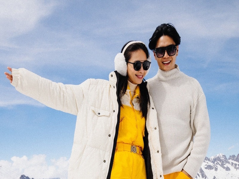 Đôi uyên ương đi du lịch nước ngoài sau khi tuyên bố đính hôn. Ảnh: FBNV